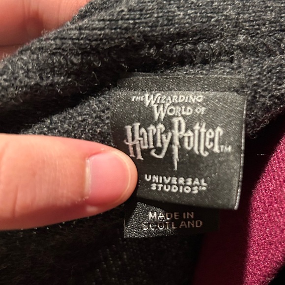 Harry Potter Gryffindor Cardigan Sweater Women’s Size Small Wool Gray EUC - Picture 3 of 6